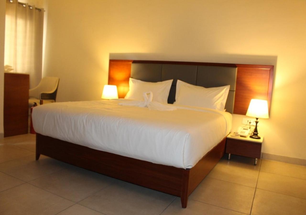 Ixoras Hotel Kinshasa Extérieur photo