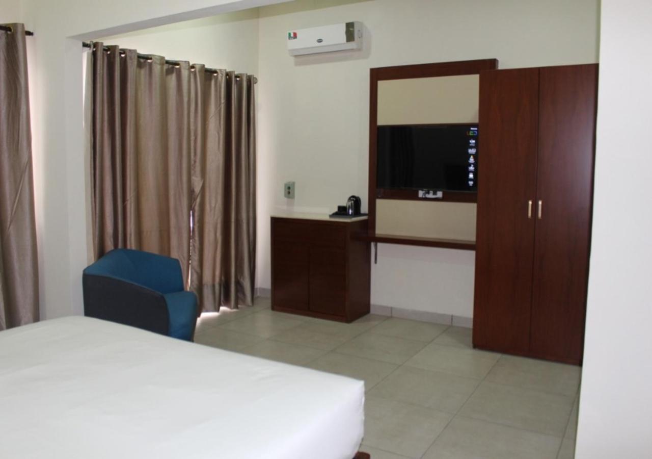 Ixoras Hotel Kinshasa Extérieur photo