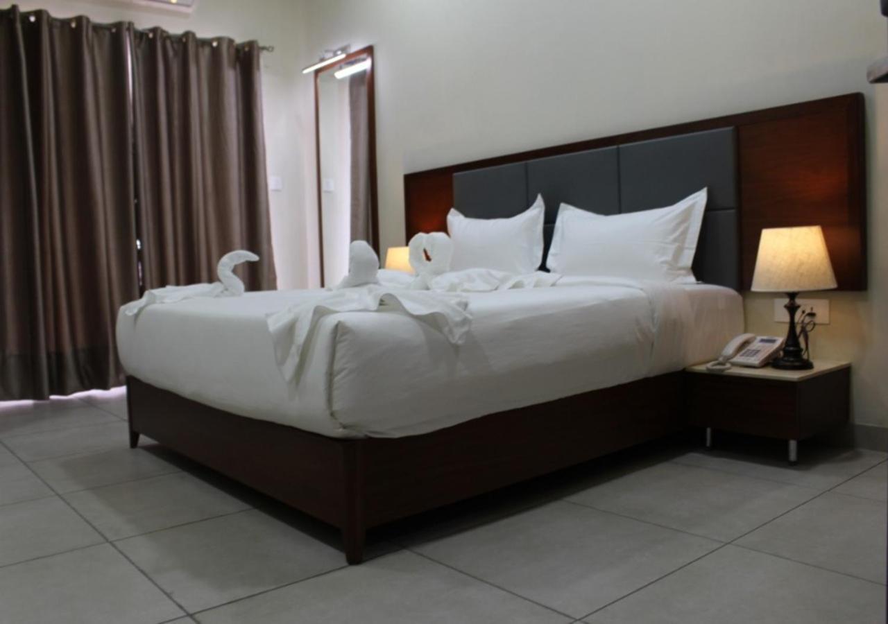 Ixoras Hotel Kinshasa Extérieur photo