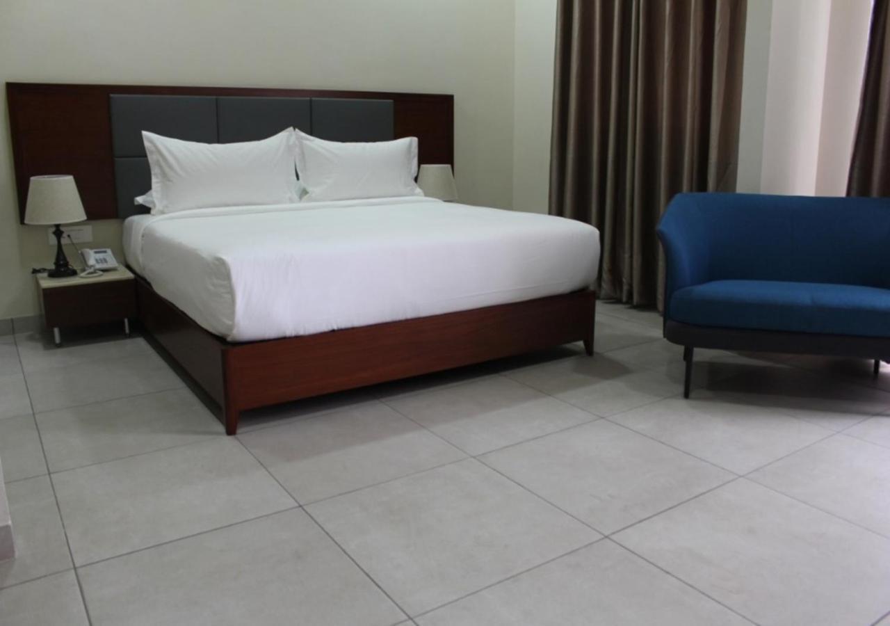 Ixoras Hotel Kinshasa Extérieur photo