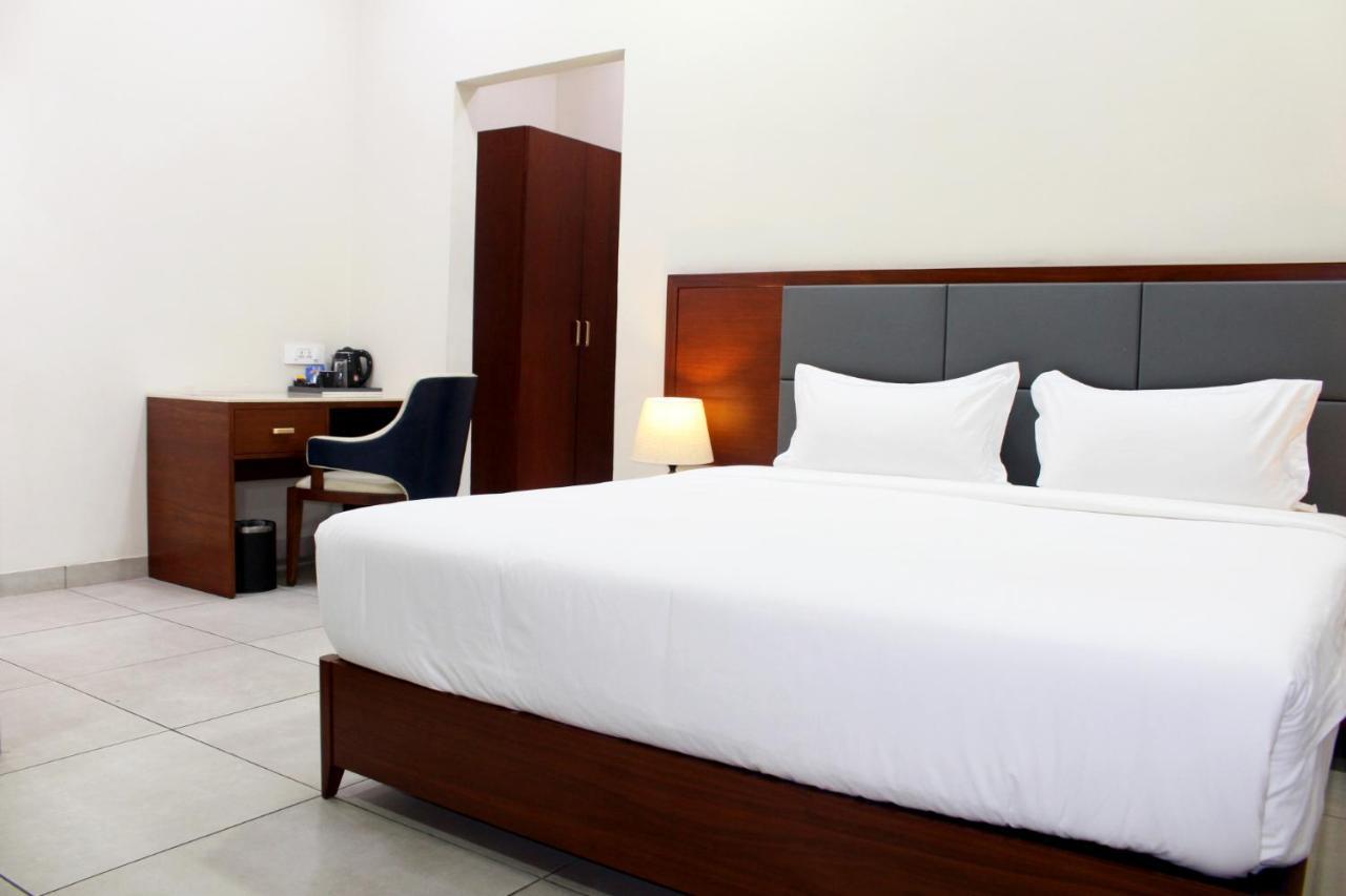 Ixoras Hotel Kinshasa Extérieur photo
