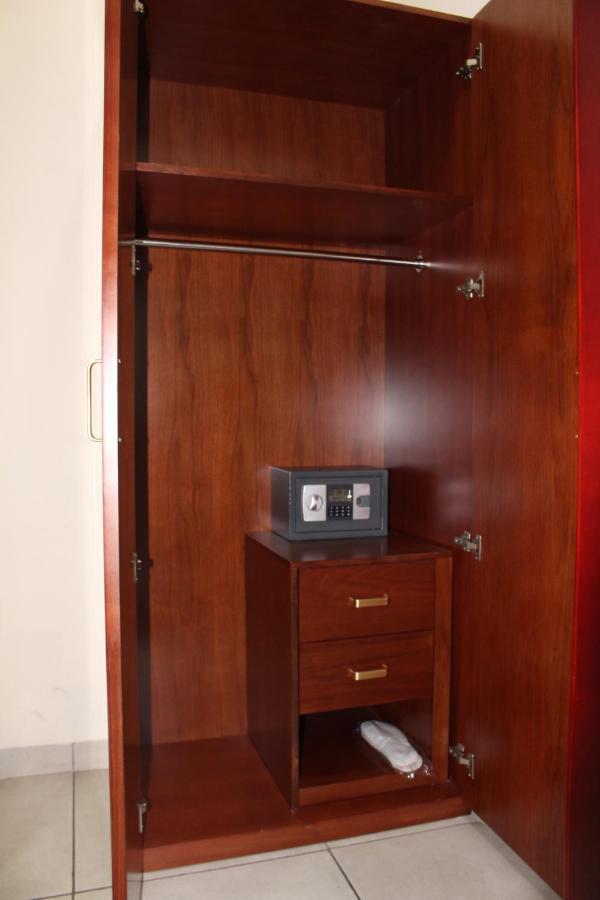 Ixoras Hotel Kinshasa Extérieur photo
