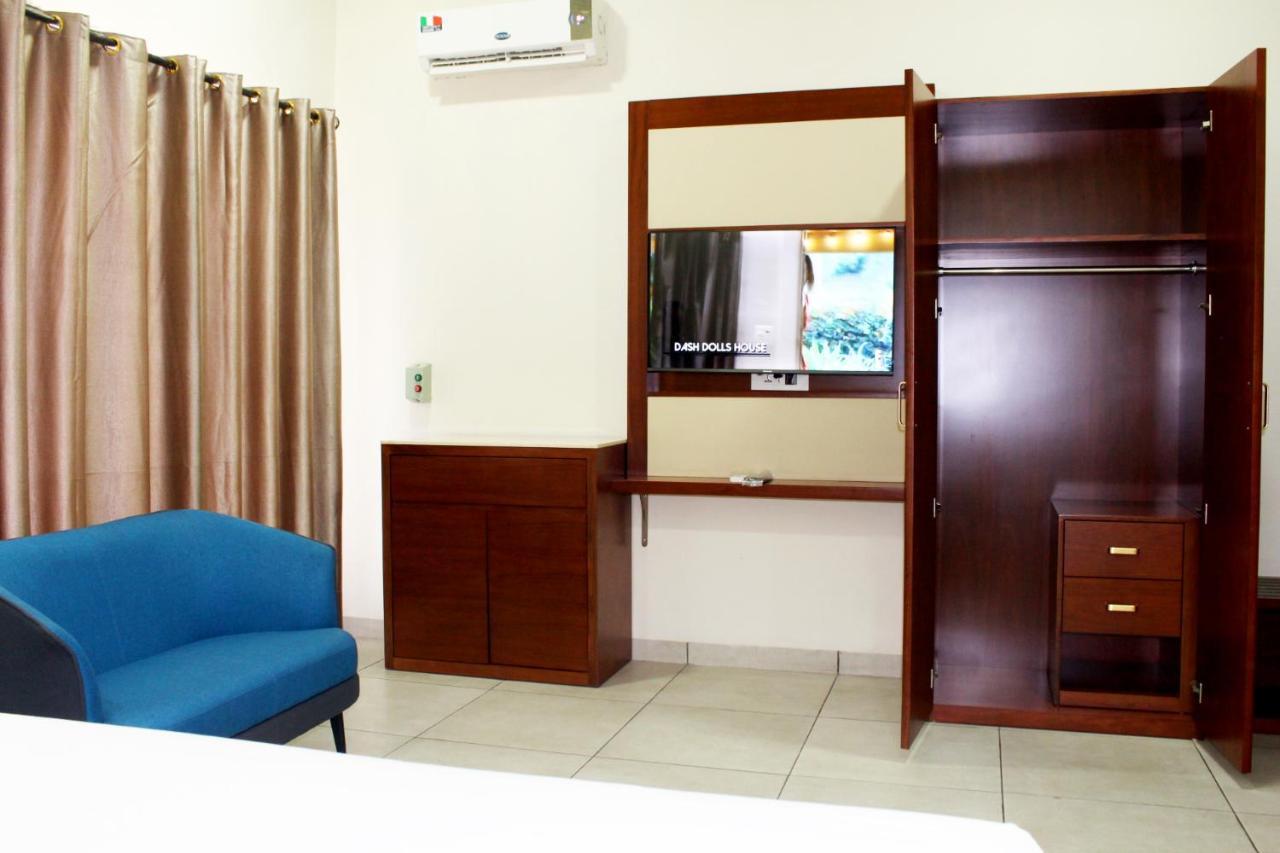 Ixoras Hotel Kinshasa Extérieur photo