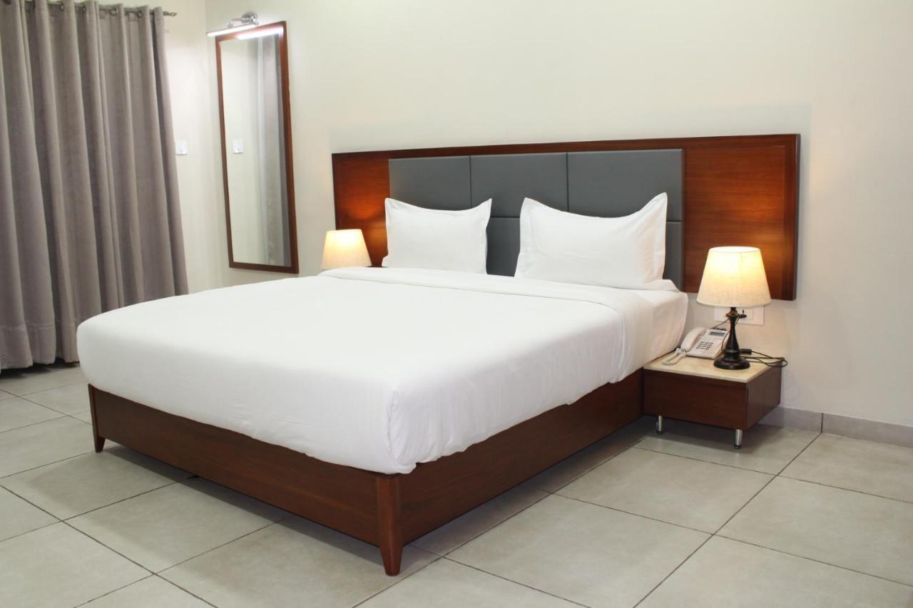 Ixoras Hotel Kinshasa Extérieur photo