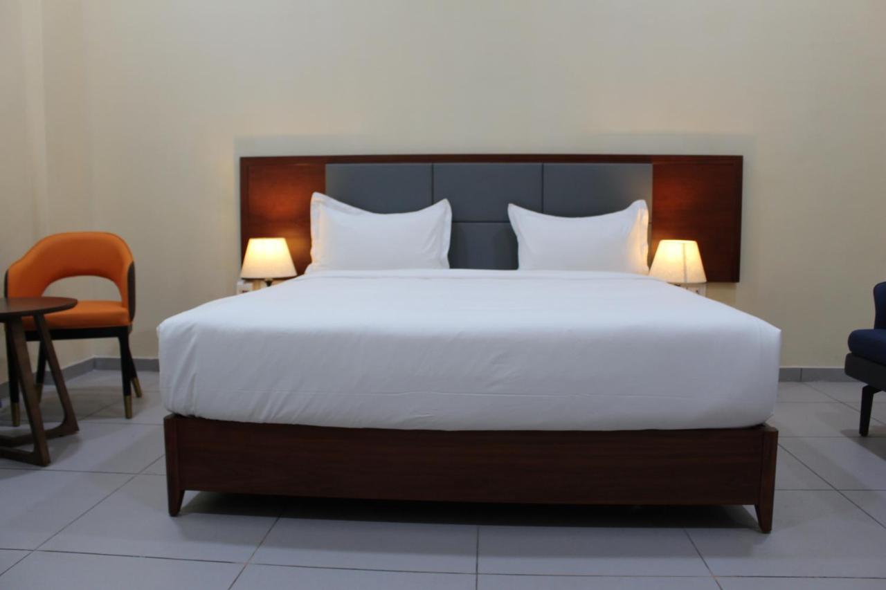 Ixoras Hotel Kinshasa Extérieur photo