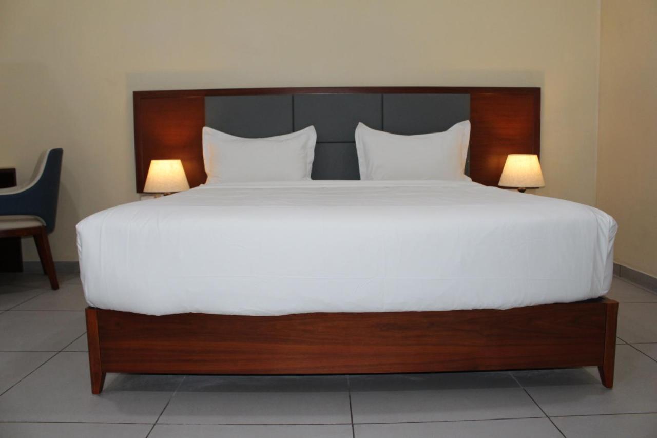 Ixoras Hotel Kinshasa Extérieur photo