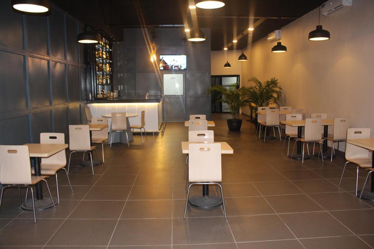 Ixoras Hotel Kinshasa Extérieur photo